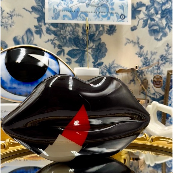 🆕 LULU GUINNESS 🧿 NWOT RARE "Paint the Town (in) Red" Lipstick Lips Clutch - Picture 2 of 14